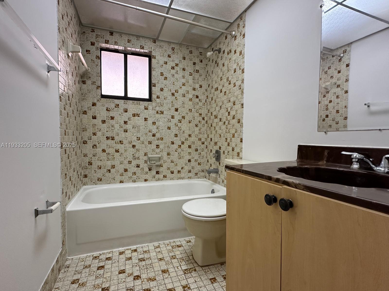 HORIZONS WEST CONDO #2 - Residential