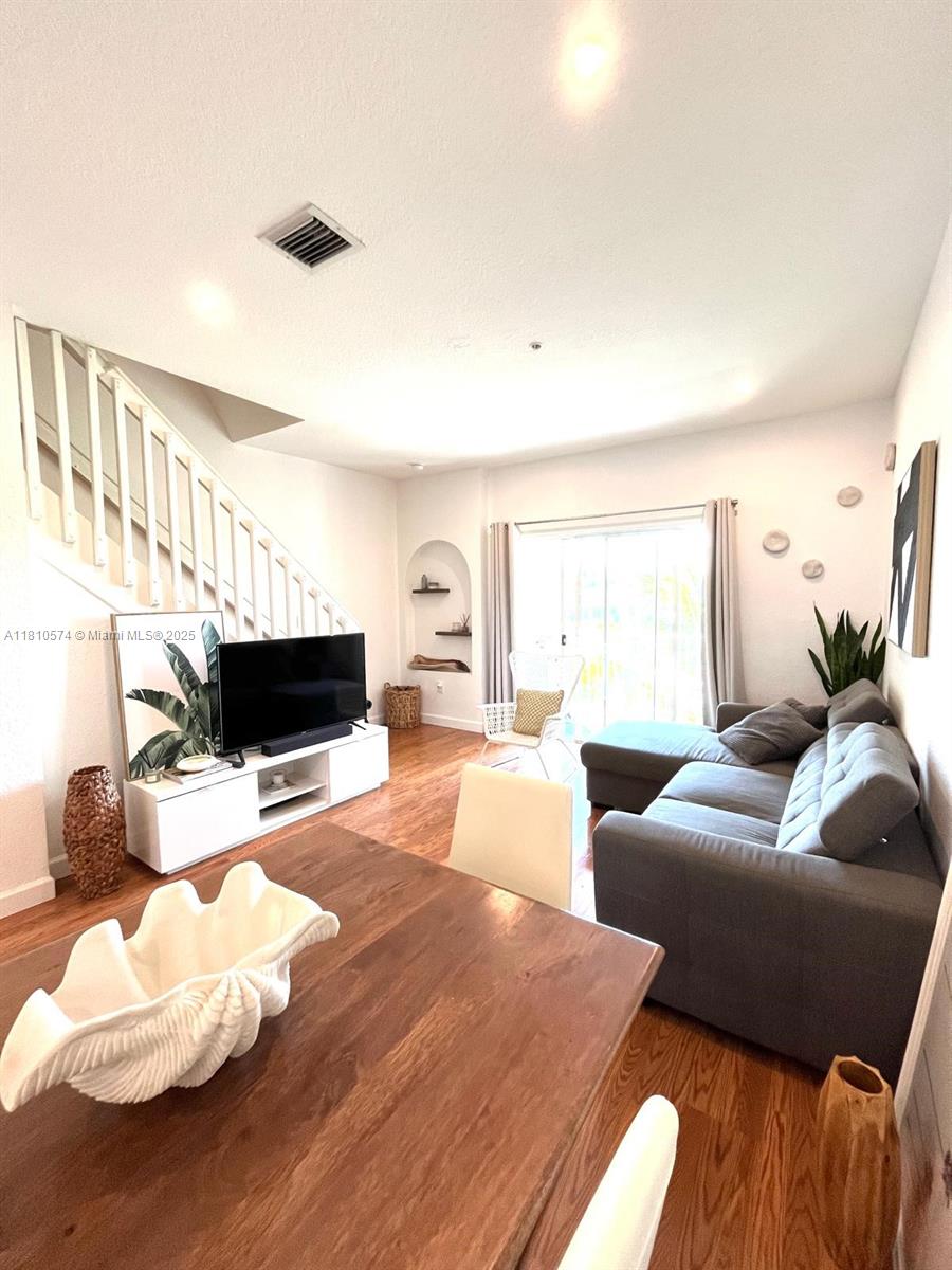 5670 NW 116th Ave 212
