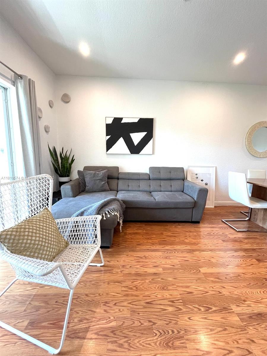 5670 NW 116th Ave 212