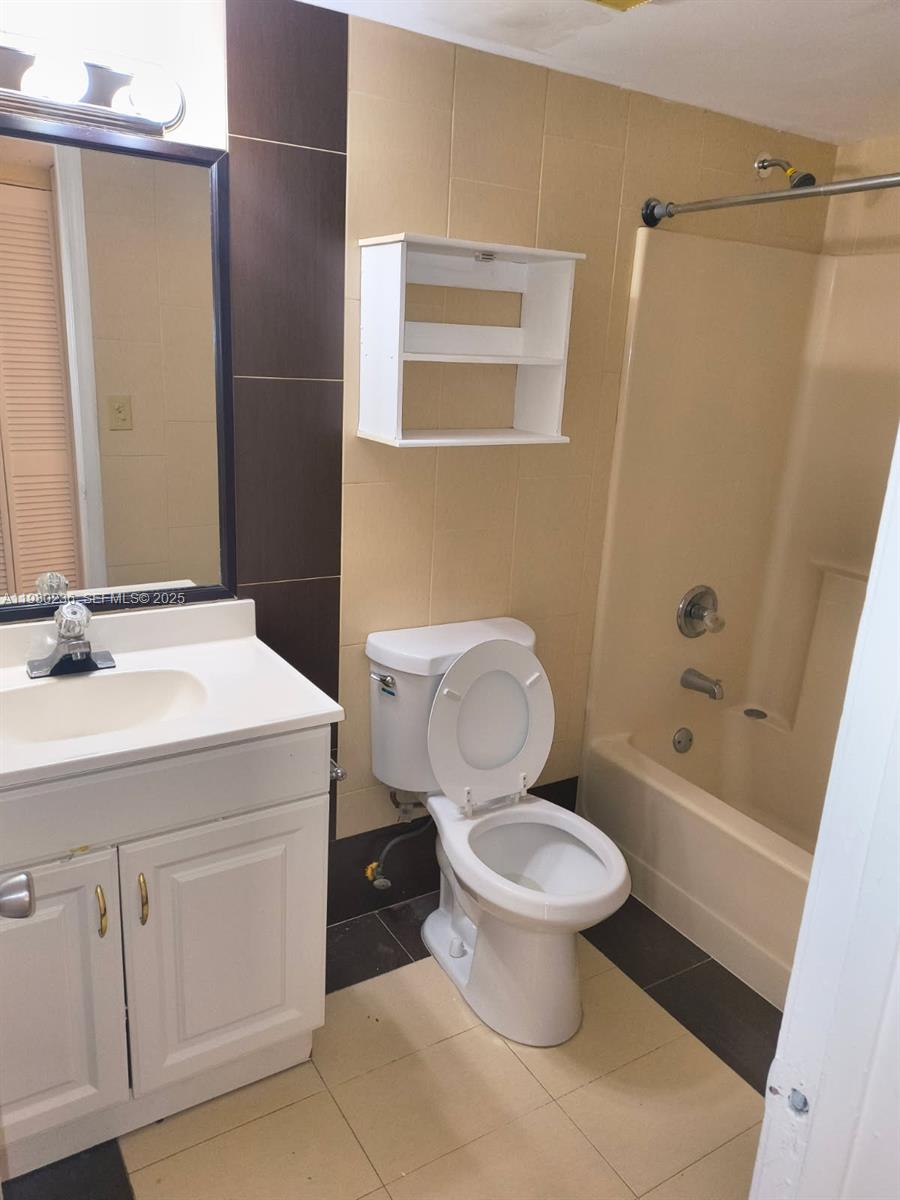 ROYALE GARDENS CONDO - Residential Lease