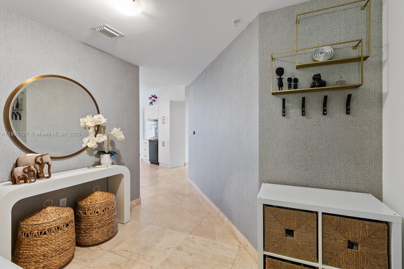 5970 Indian Creek Dr 504