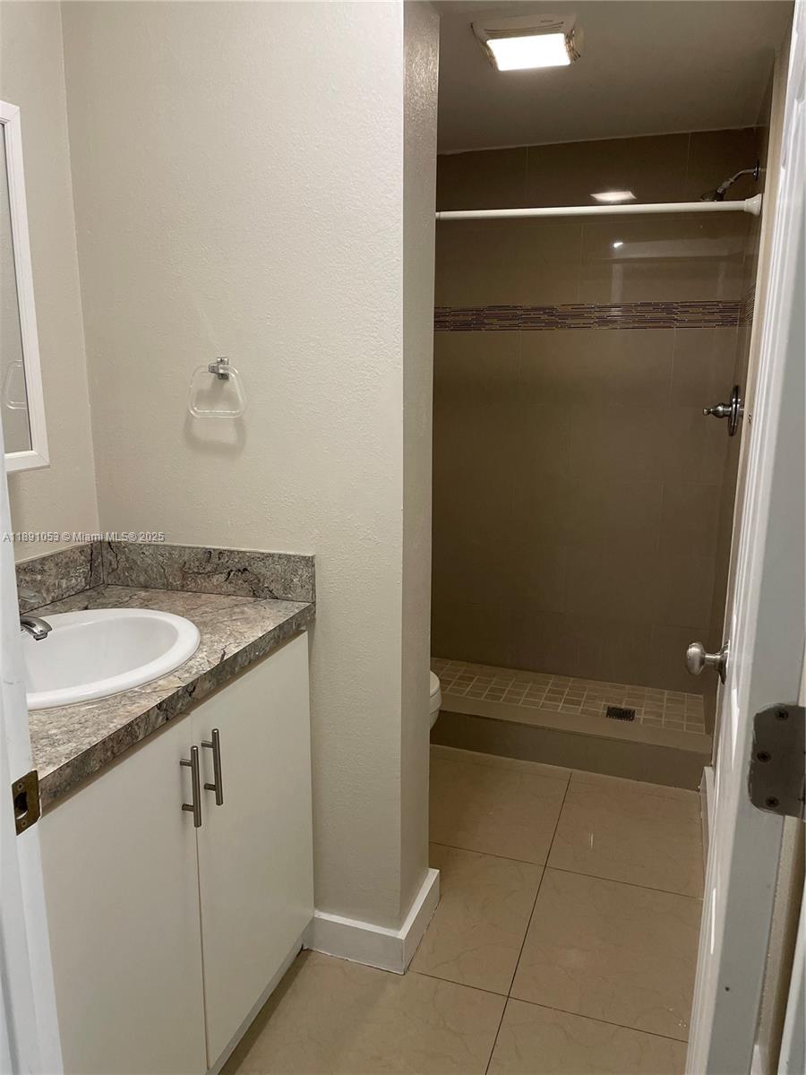 MIAMI LAKES-LAKE KATHARIN - Residential Lease