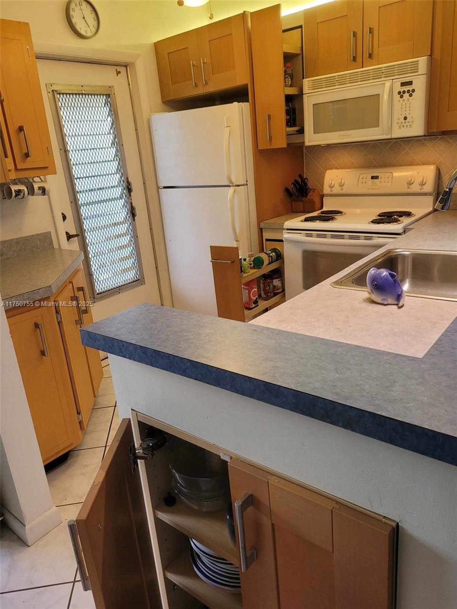 GLADIOLA GARDENS CONDO - Residential