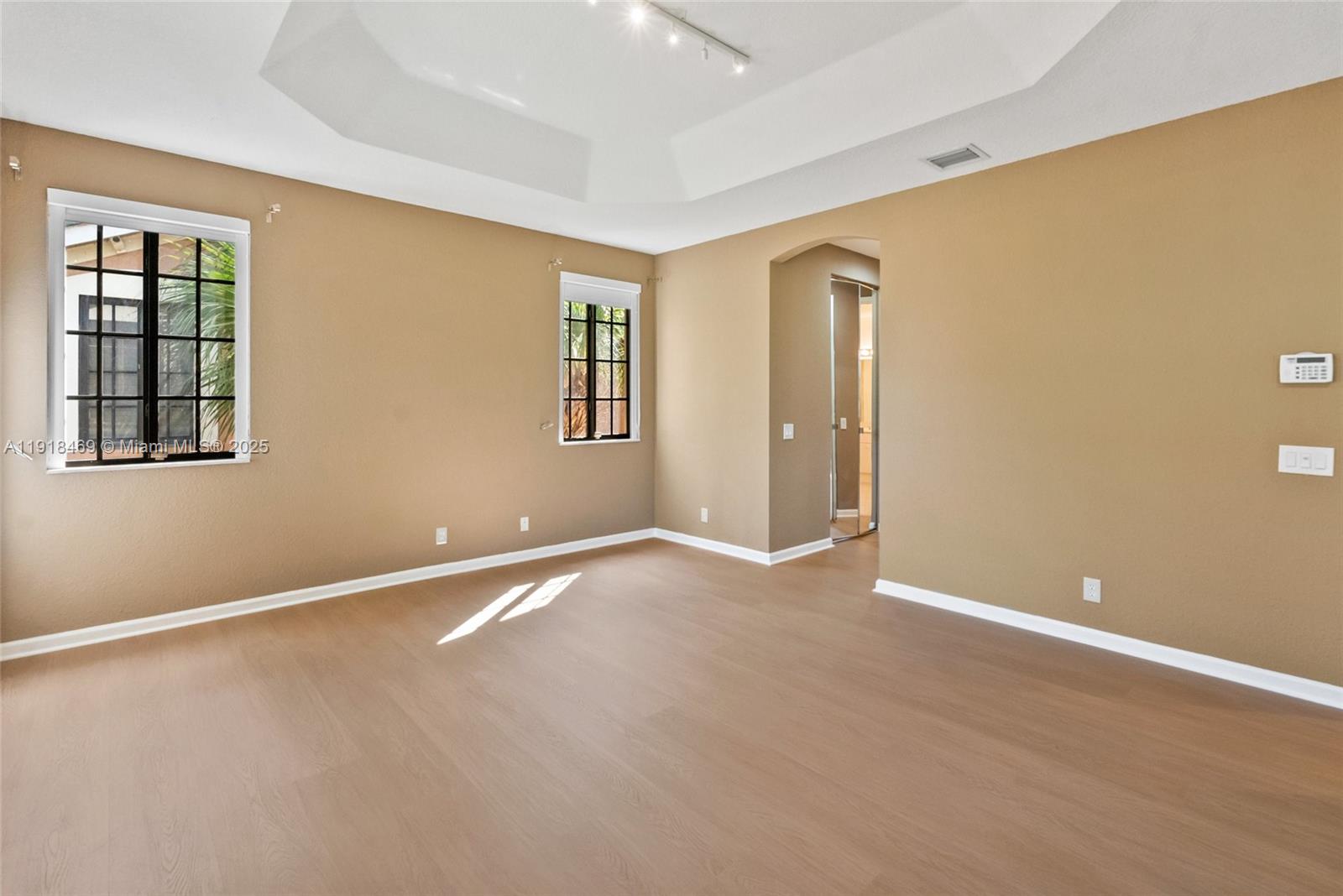 COURTSIDE AT WESTON HILLS - Residential