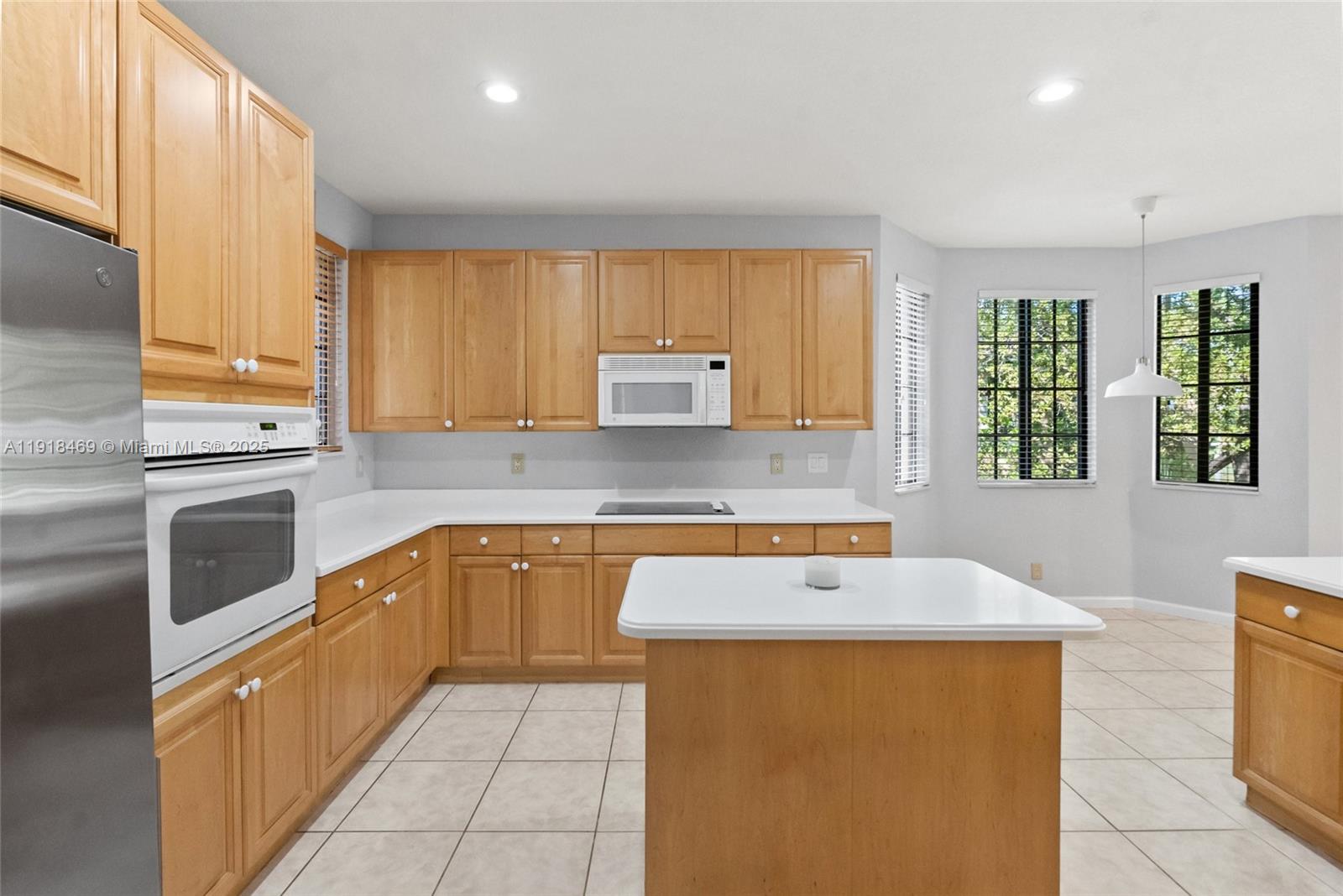 COURTSIDE AT WESTON HILLS - Residential