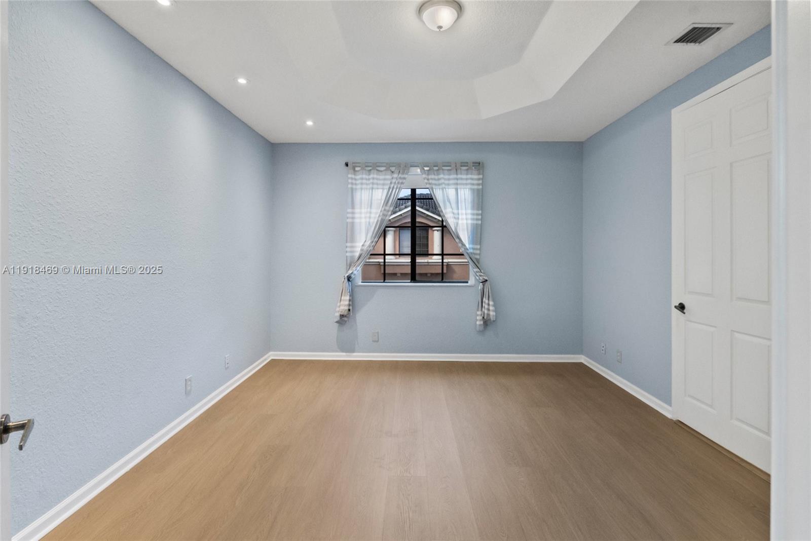 COURTSIDE AT WESTON HILLS - Residential