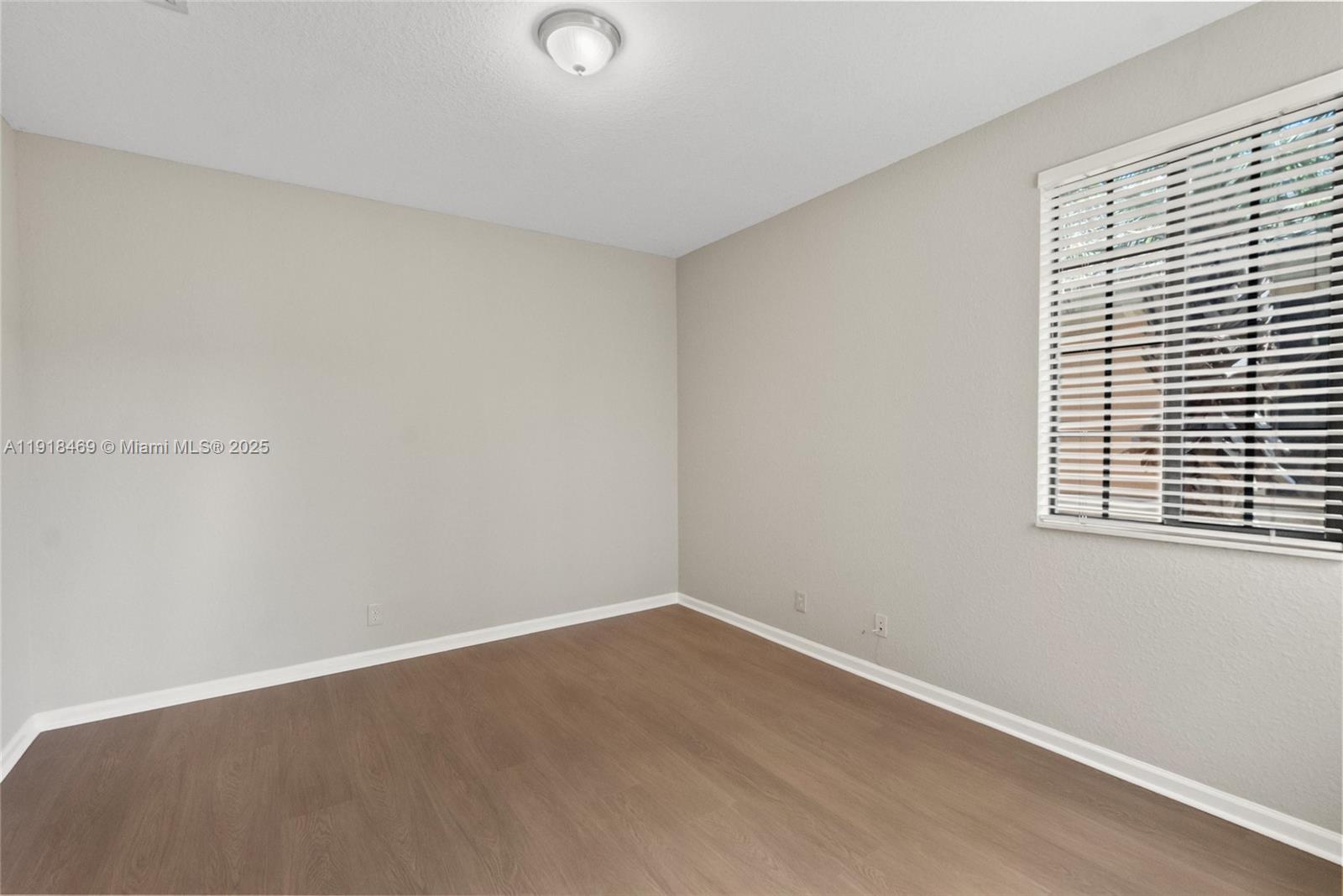 COURTSIDE AT WESTON HILLS - Residential