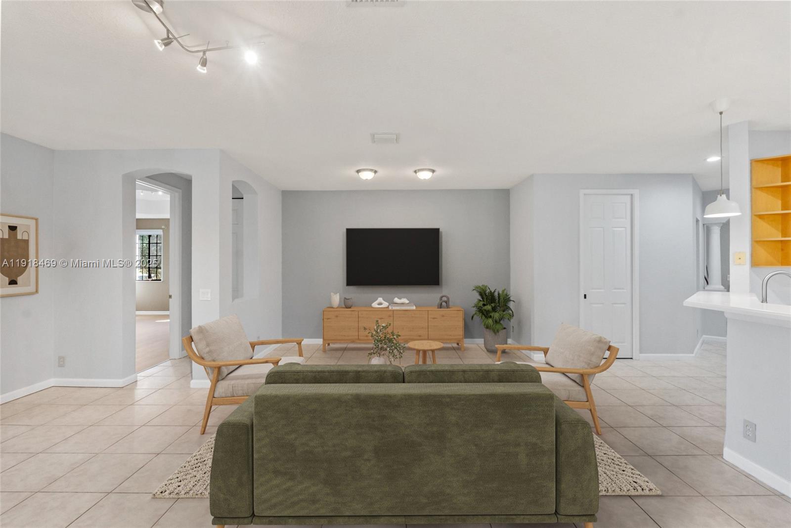 COURTSIDE AT WESTON HILLS - Residential