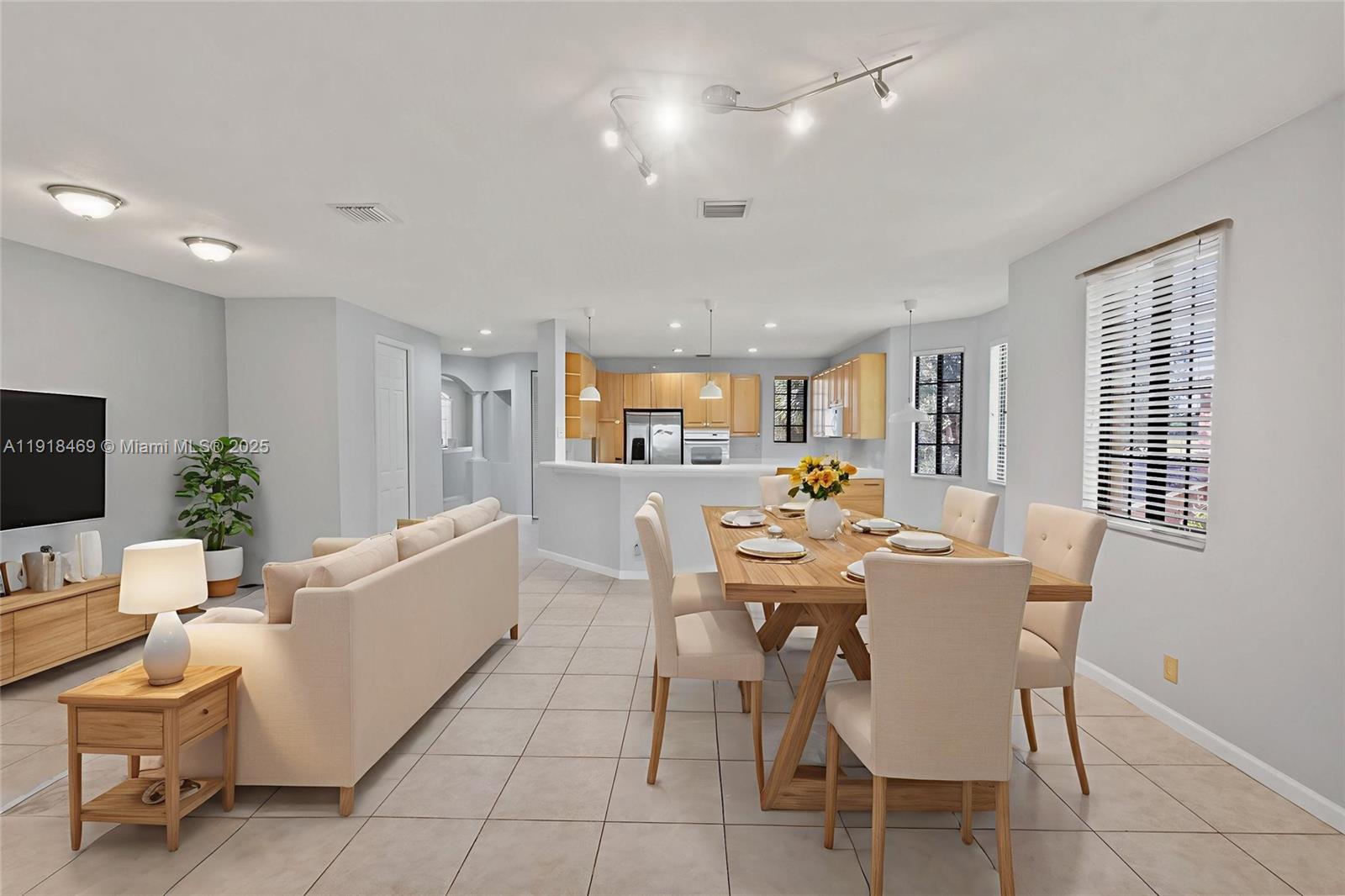 COURTSIDE AT WESTON HILLS - Residential