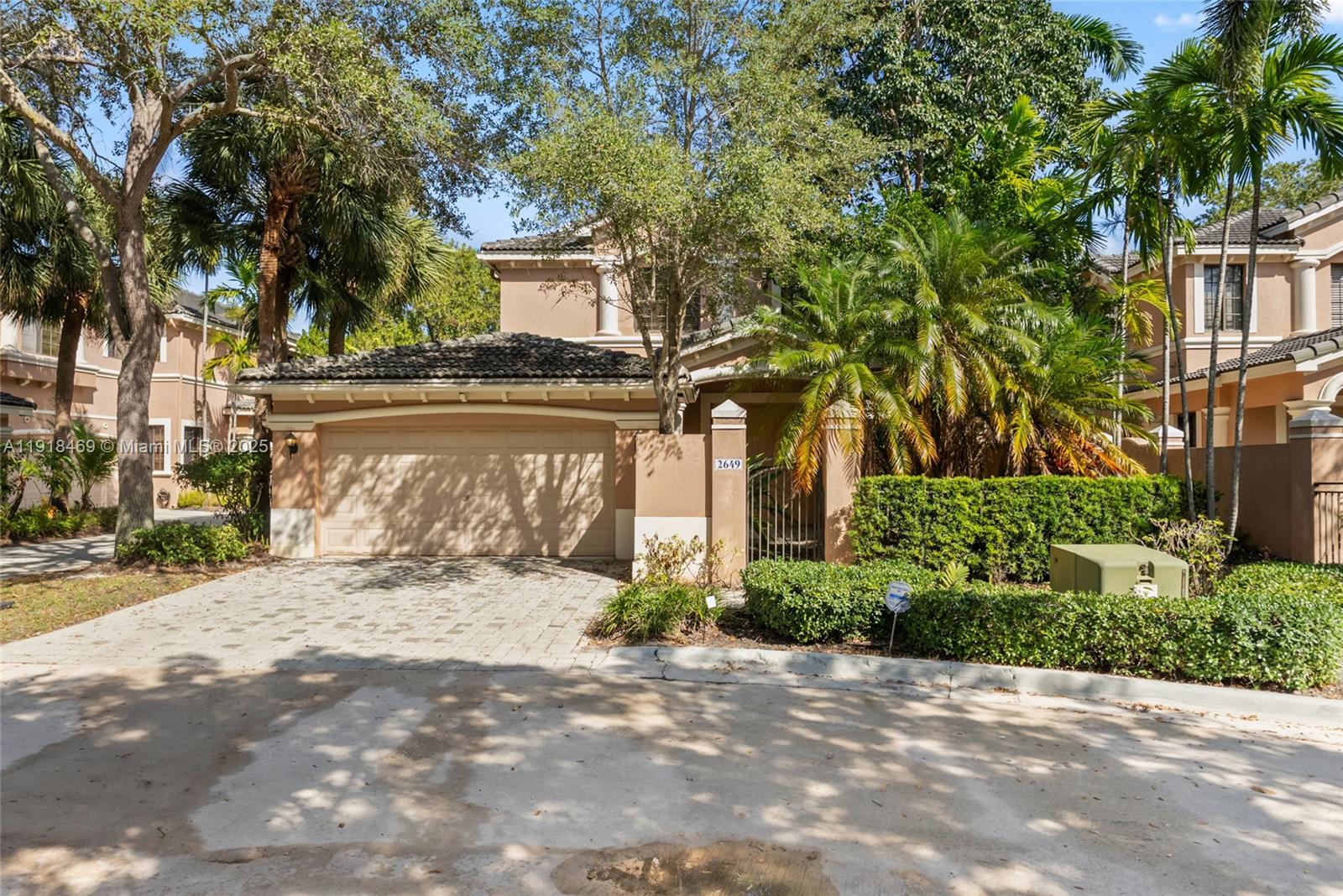 COURTSIDE AT WESTON HILLS - Residential