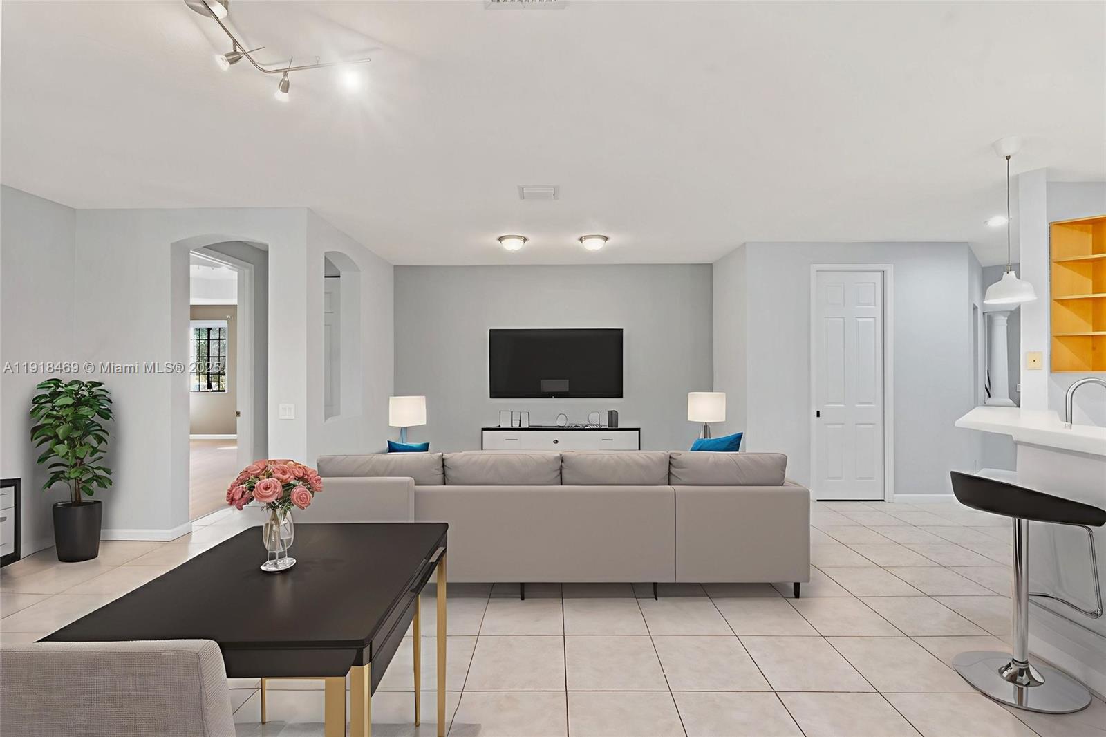 COURTSIDE AT WESTON HILLS - Residential