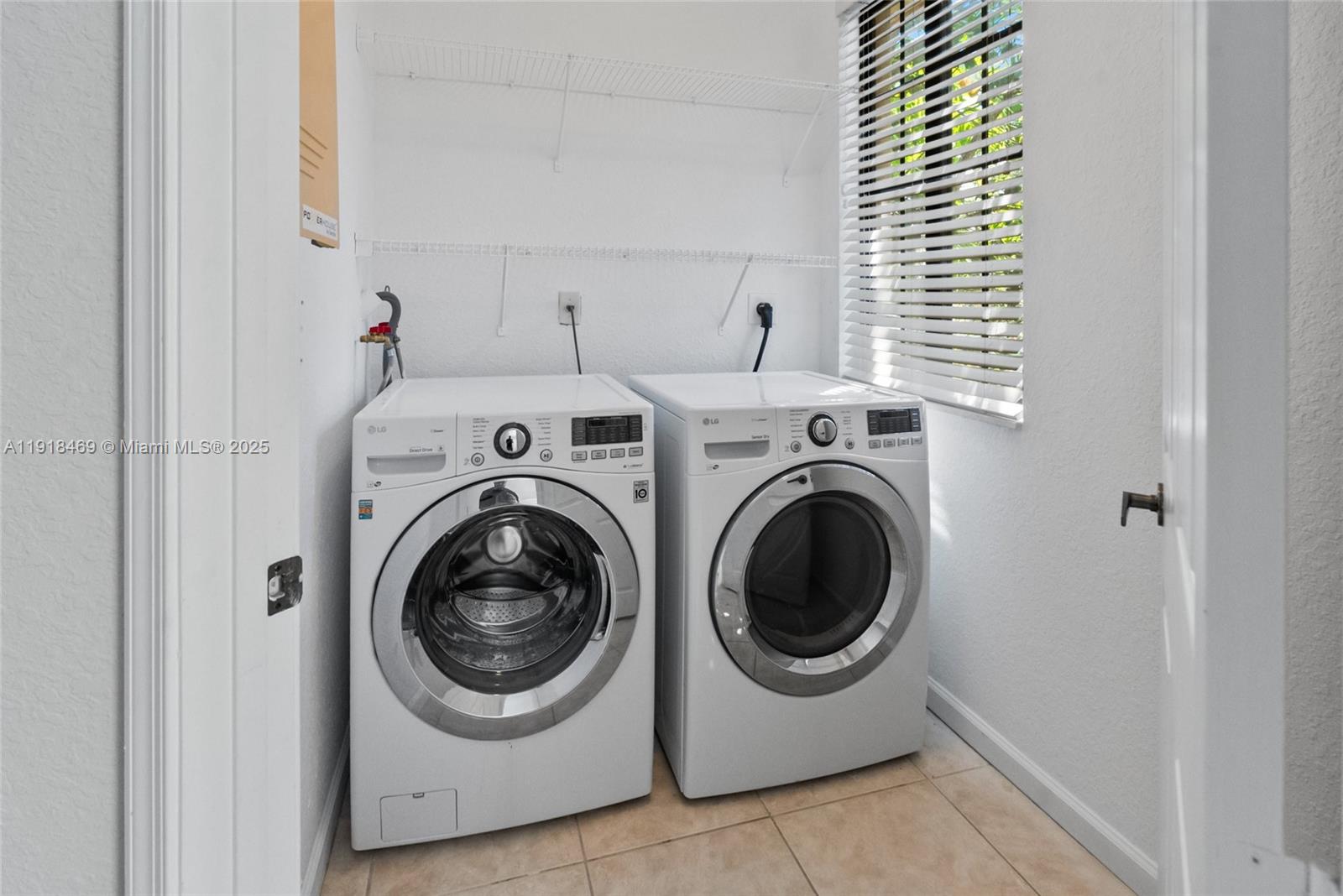 COURTSIDE AT WESTON HILLS - Residential