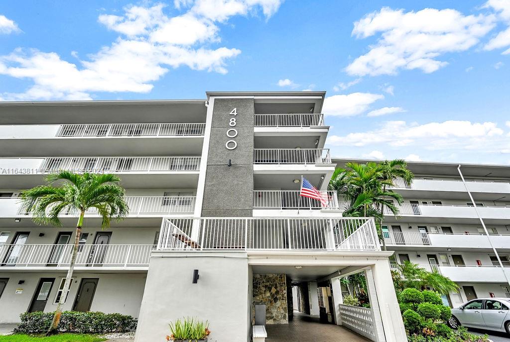 Property for Sale at 4800 Hillcrest Ln 210, Hollywood, Broward County, Florida - Bedrooms: 2 
Bathrooms: 2  - $189,000
