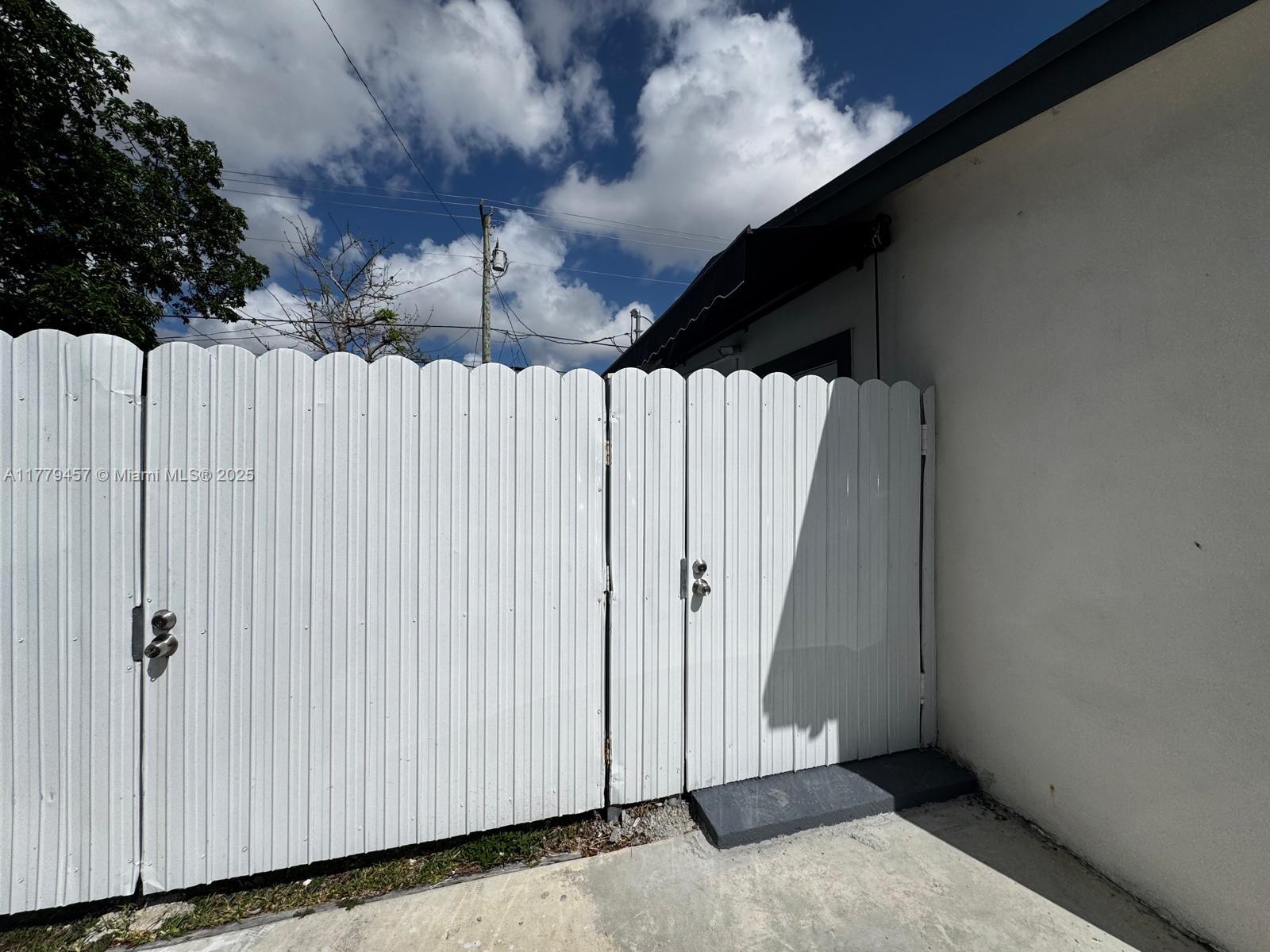 Rental Property at 4615 Sw 112th Ct 1, Miami, Broward County, Florida - Bedrooms: 1 
Bathrooms: 1  - $1,200 MO.