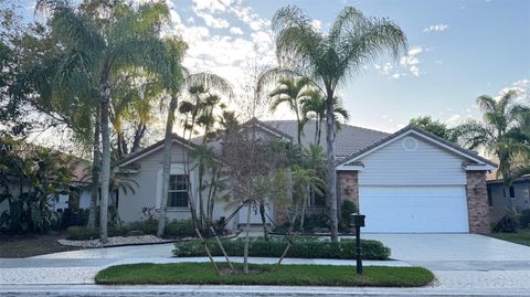 2611 Oakbrook Ln Weston FL 33332