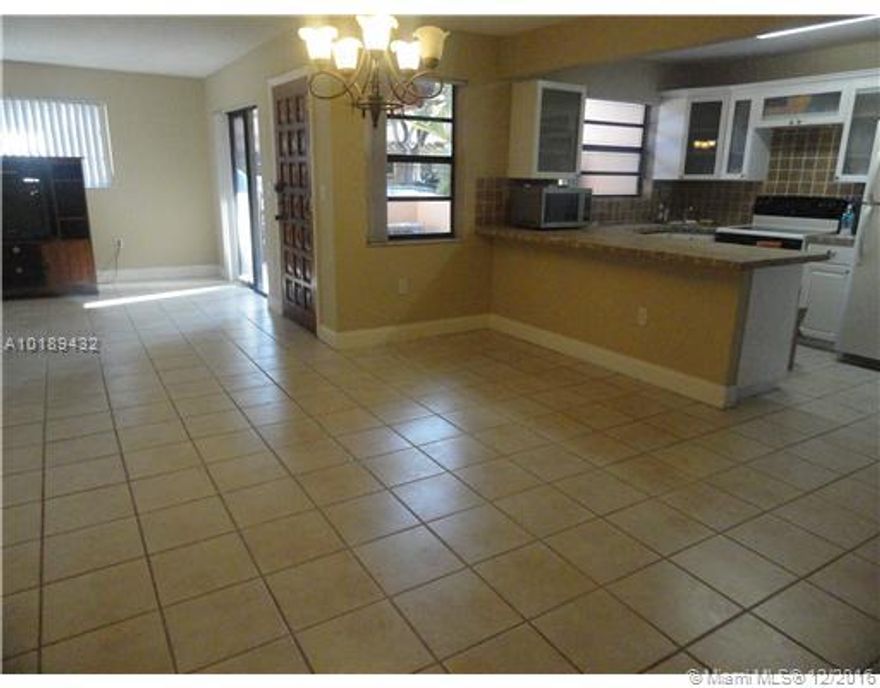 2/2.5 TOWNHOME LOCATED WITHIN A VERY QUIET GATED COMMUNITY.  NICE AND CLEAN. VERY SPACIOUS TWO STORY TOWNHOME FEATURES WOOD AND CERAMIC FLOORS, FULL WASHER AND DRYER INSIDE UNIT, REMODELED KITCHEN AND BATHROOMS. CALL NOW, IT WON'T LAST. SHORT TERM LEASE AVAILABLE!! **only two months required with a good credit report**