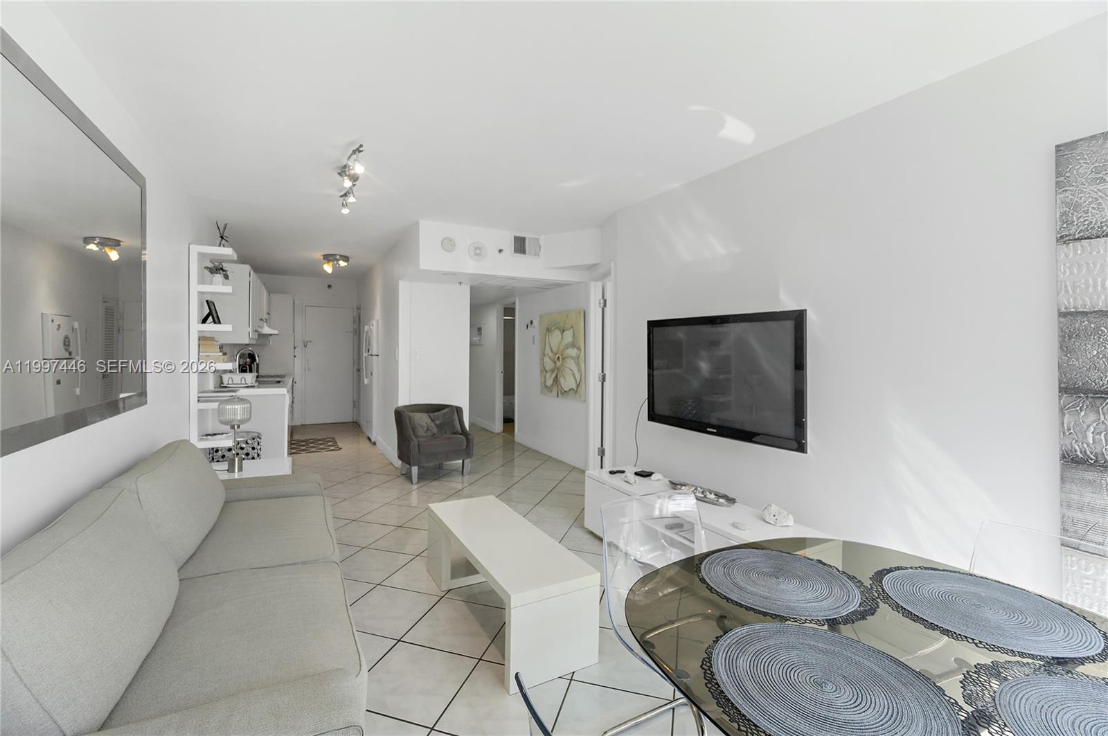 THE DECOPLAGE CONDO - Residential Lease