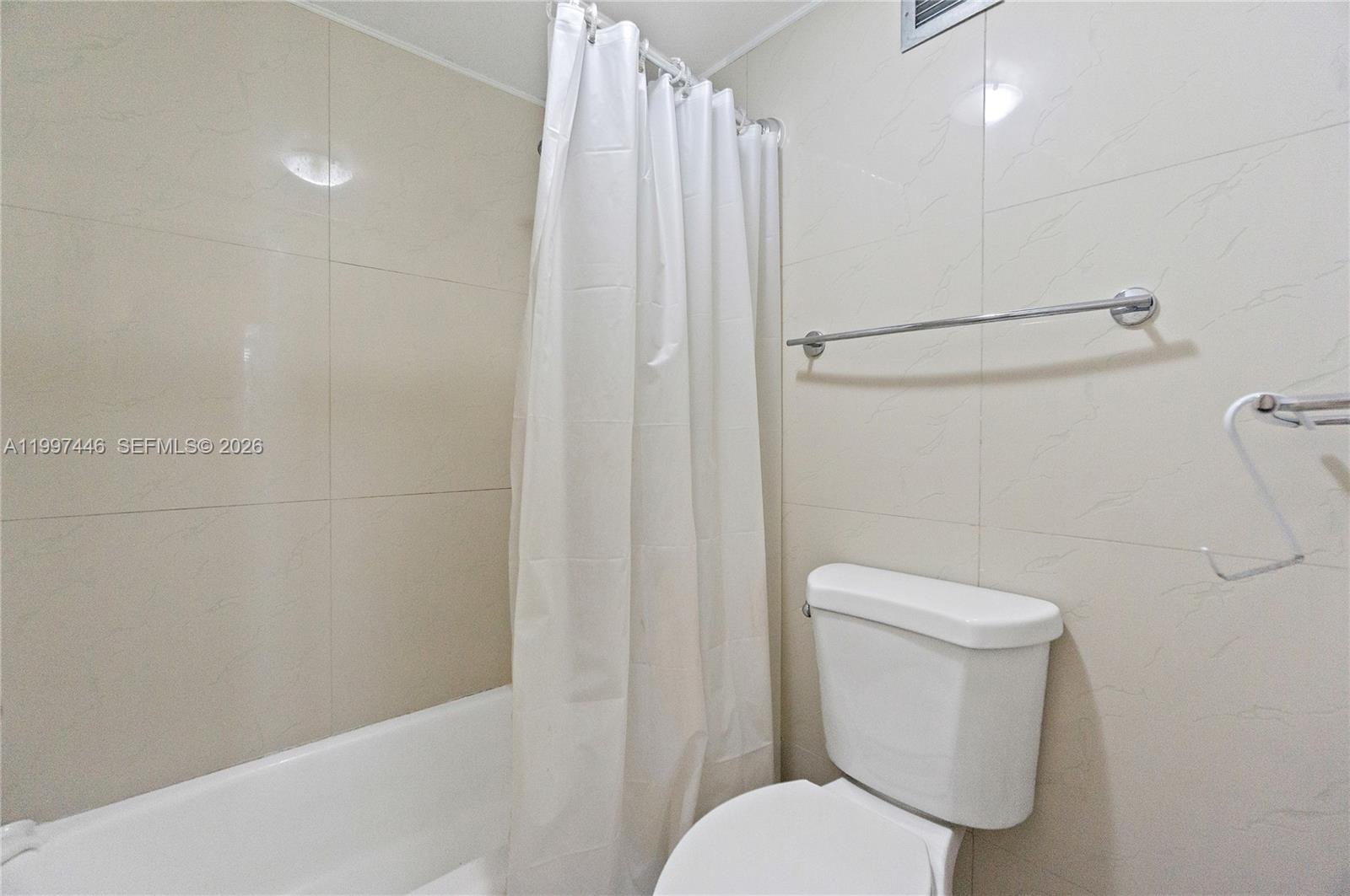 THE DECOPLAGE CONDO - Residential Lease