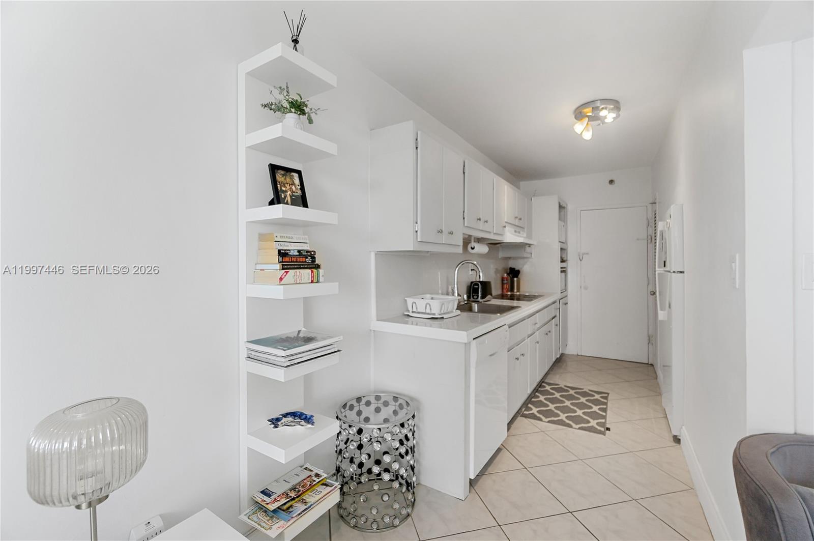 THE DECOPLAGE CONDO - Residential Lease