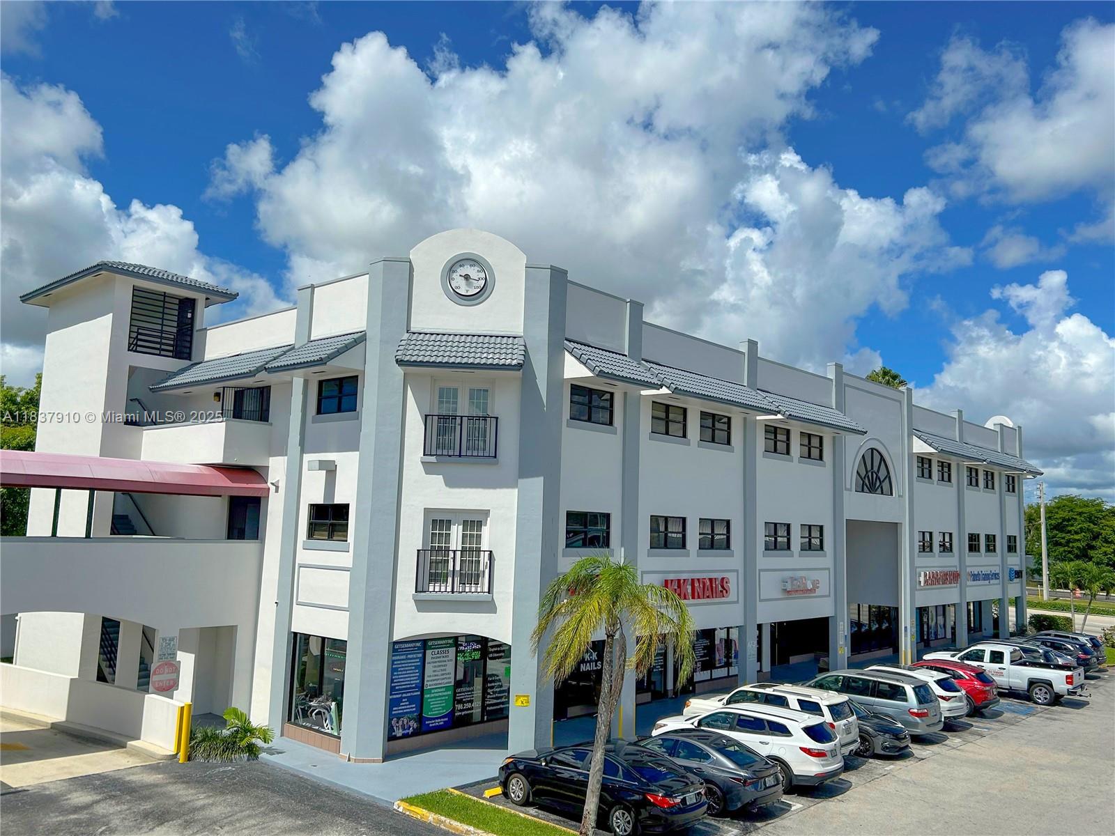 • South Dixie Highway (US 1) frontage
• Easy access to South Dixie Highway (US 1) and Florida’s Turnpike
• New South Miami-Dade Busway right across the street
