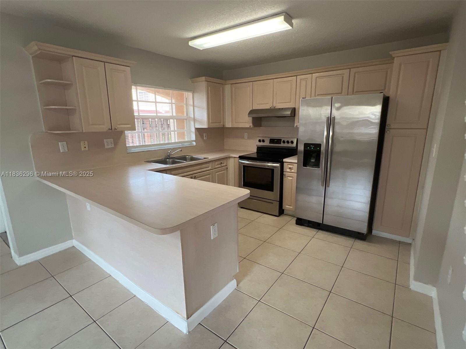 6865 SW 158th Pl, Miami, FL, 33193/$514,000 4 6865 SW 158th Pl