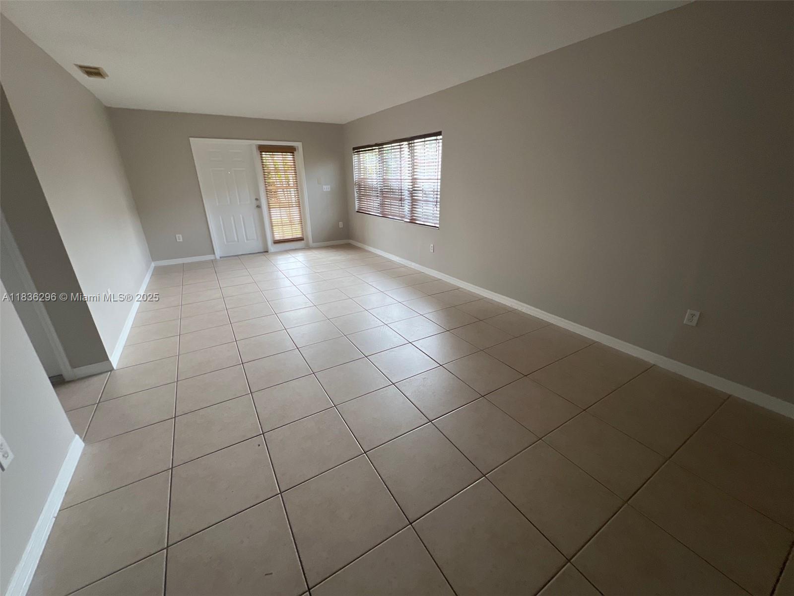 6865 SW 158th Pl, Miami, FL, 33193/$514,000 2 6865 SW 158th Pl