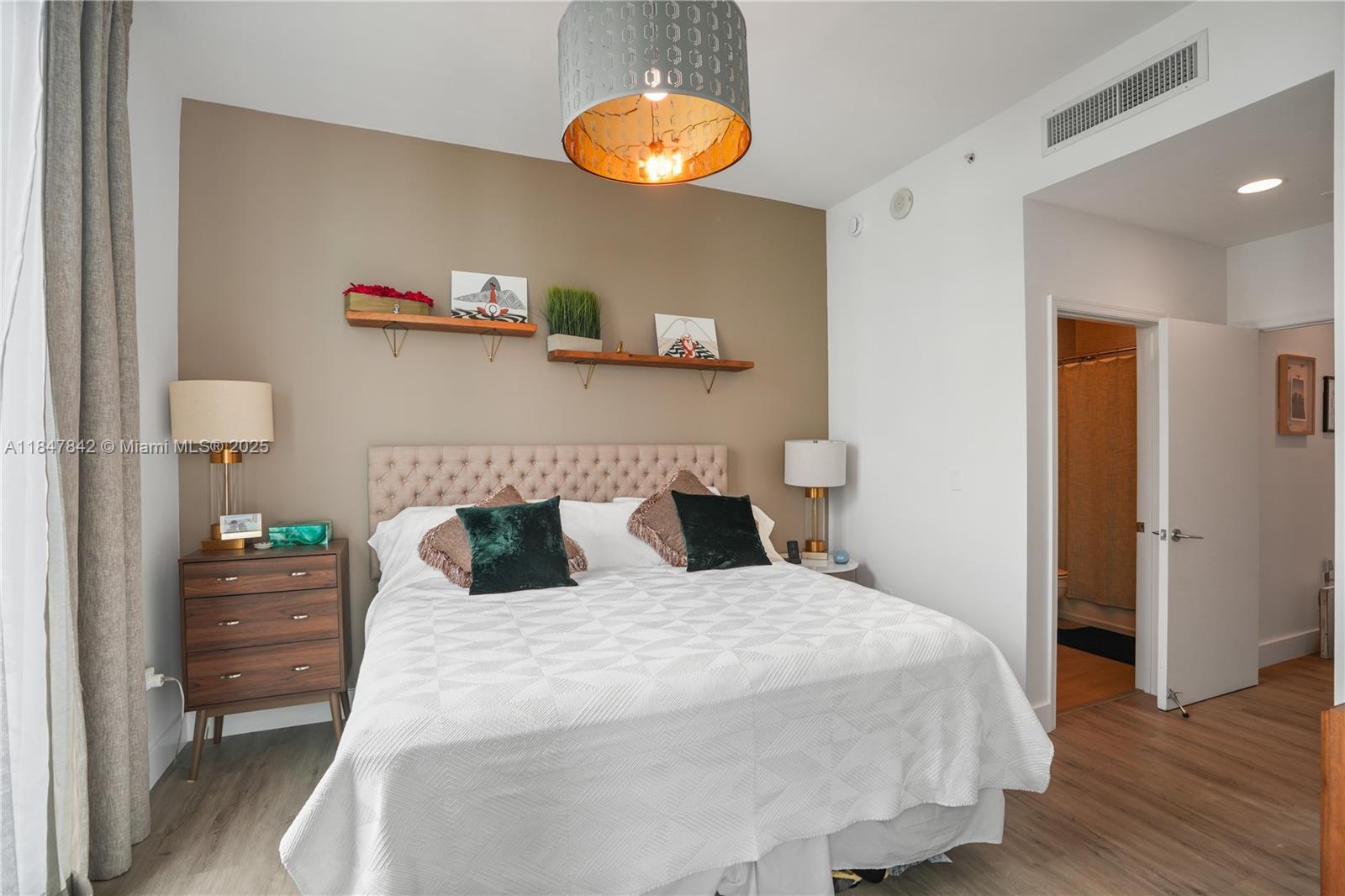 ELOQUENCE ON THE BAY COND - Residential