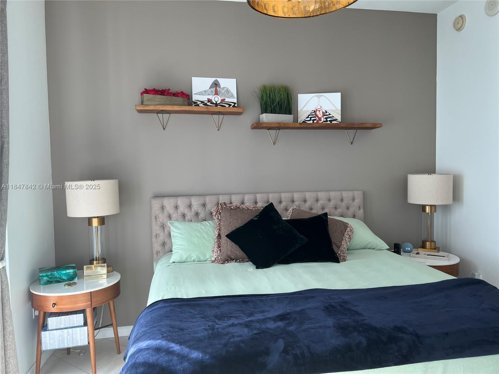 ELOQUENCE ON THE BAY COND - Residential