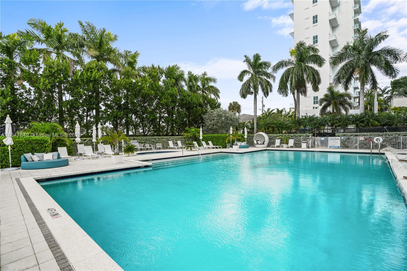 ELOQUENCE ON THE BAY COND - Residential