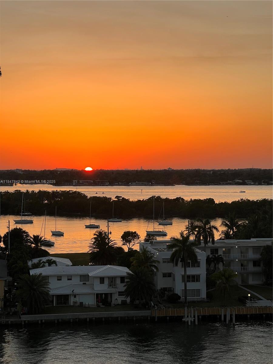 ELOQUENCE ON THE BAY COND - Residential
