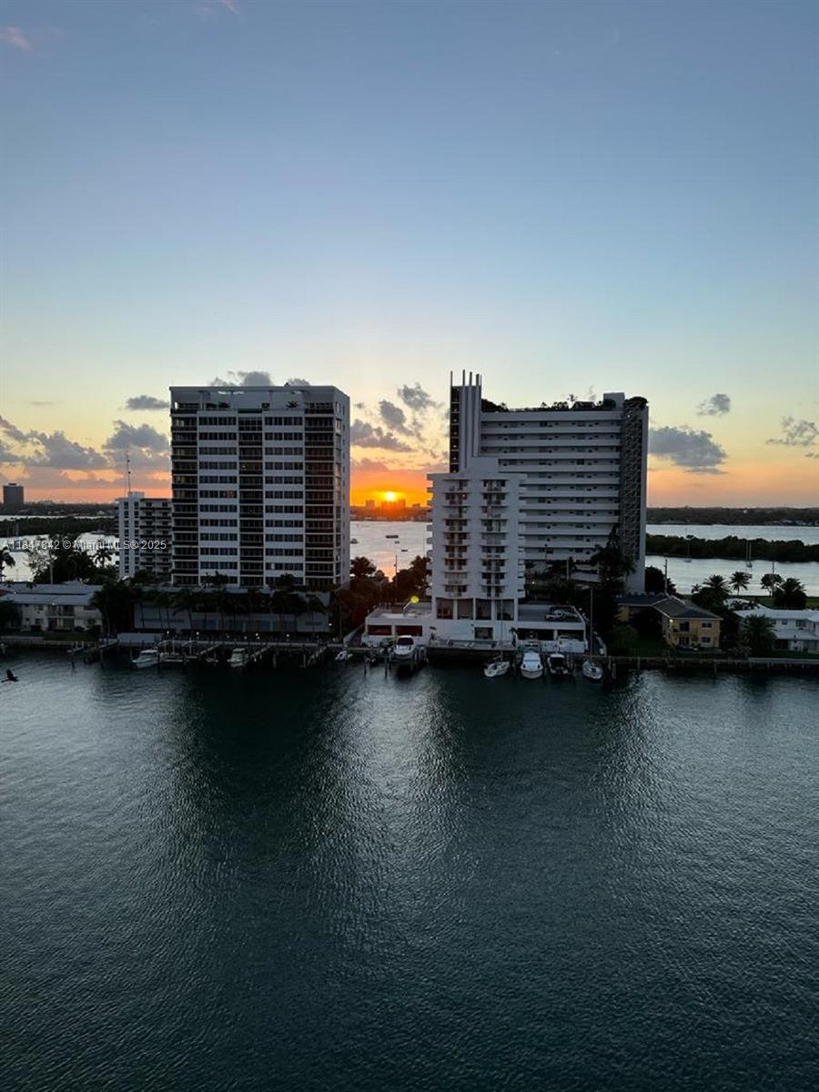 ELOQUENCE ON THE BAY COND - Residential