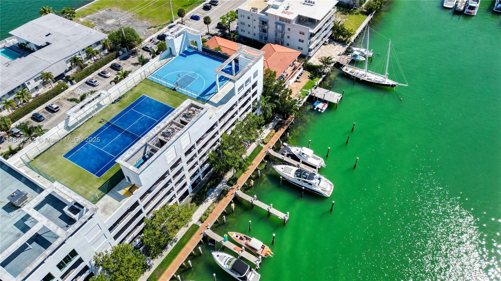 ELOQUENCE ON THE BAY COND - Residential