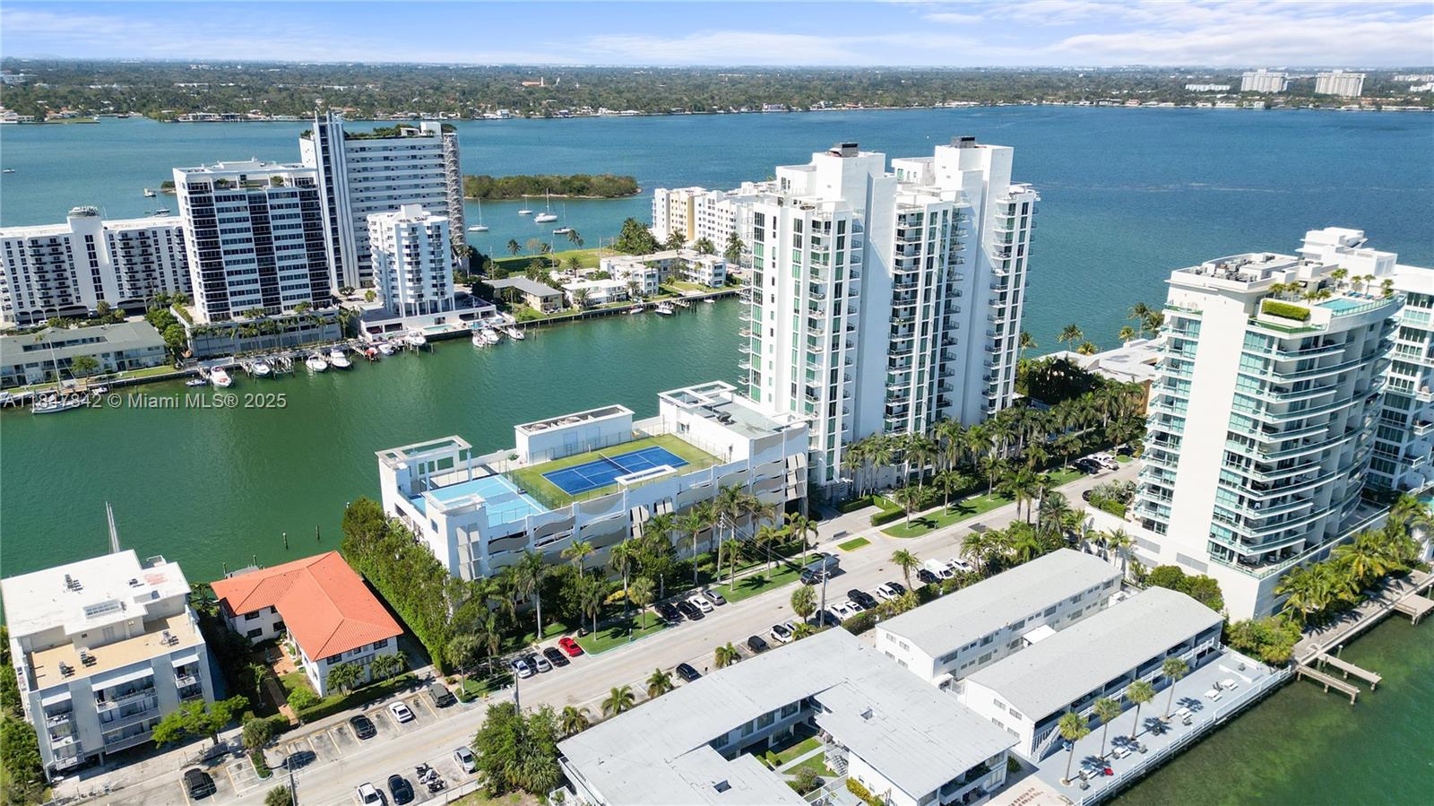 ELOQUENCE ON THE BAY COND - Residential