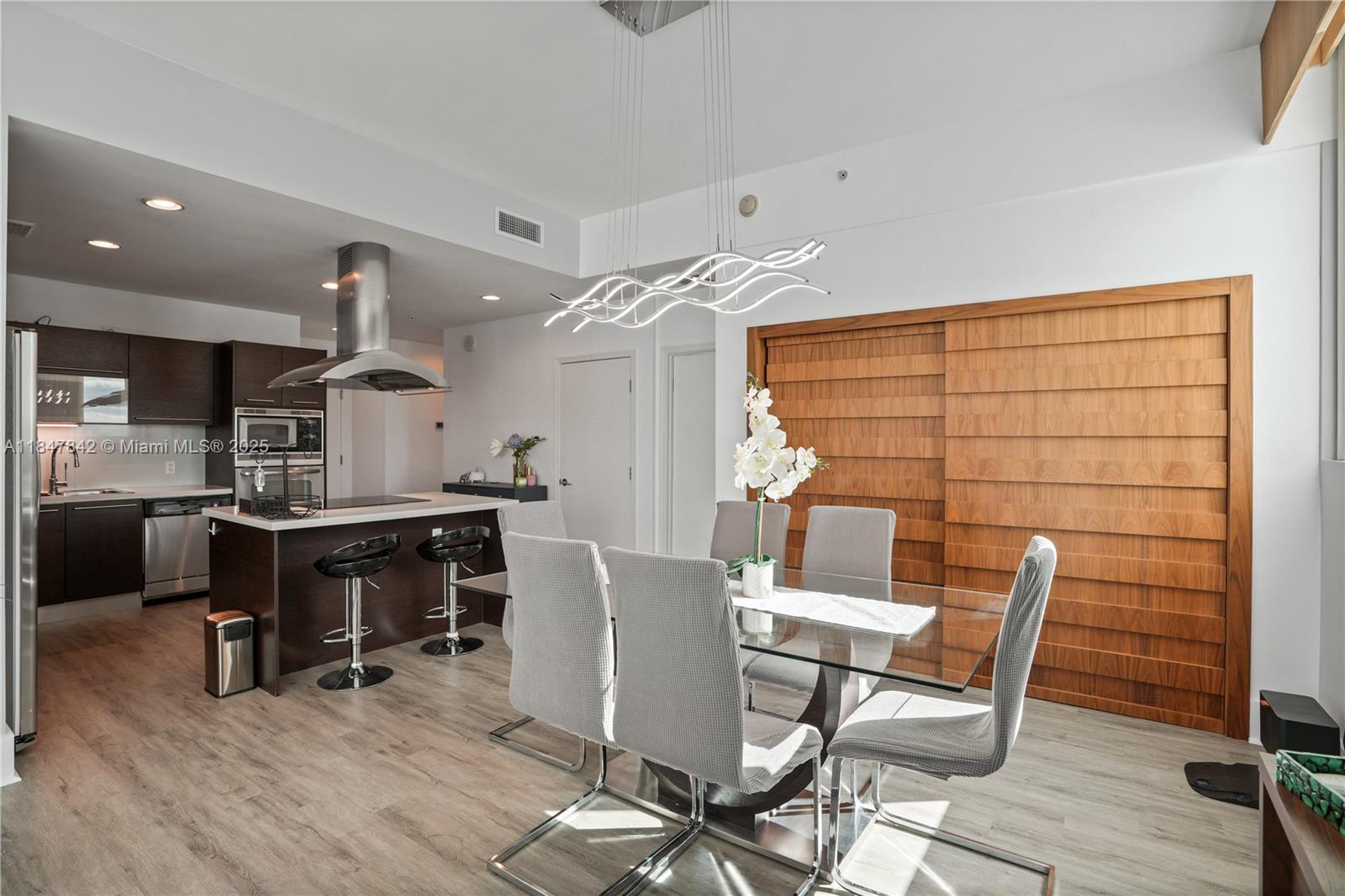 ELOQUENCE ON THE BAY COND - Residential