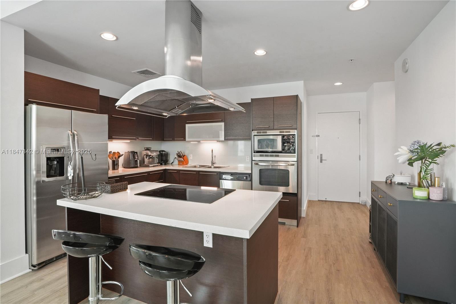 ELOQUENCE ON THE BAY COND - Residential