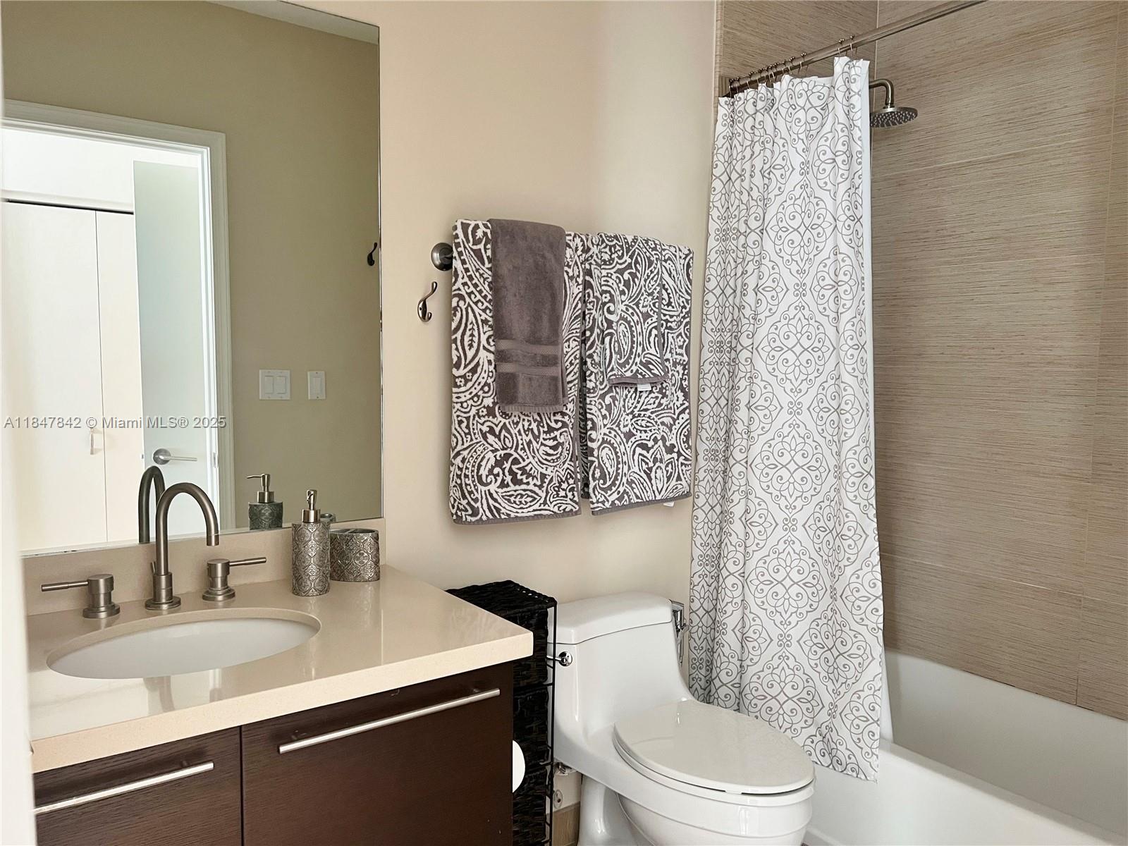 ELOQUENCE ON THE BAY COND - Residential