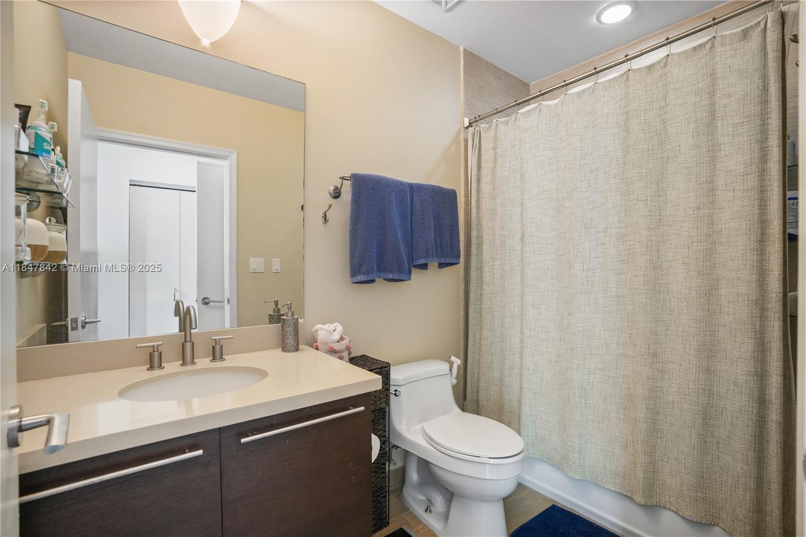 ELOQUENCE ON THE BAY COND - Residential