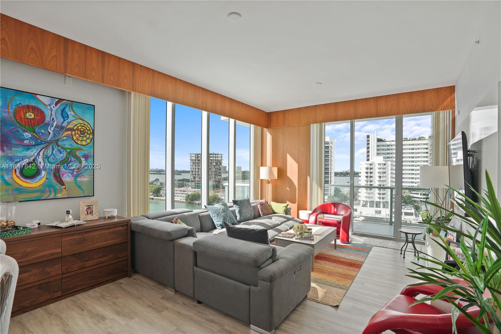 ELOQUENCE ON THE BAY COND - Residential