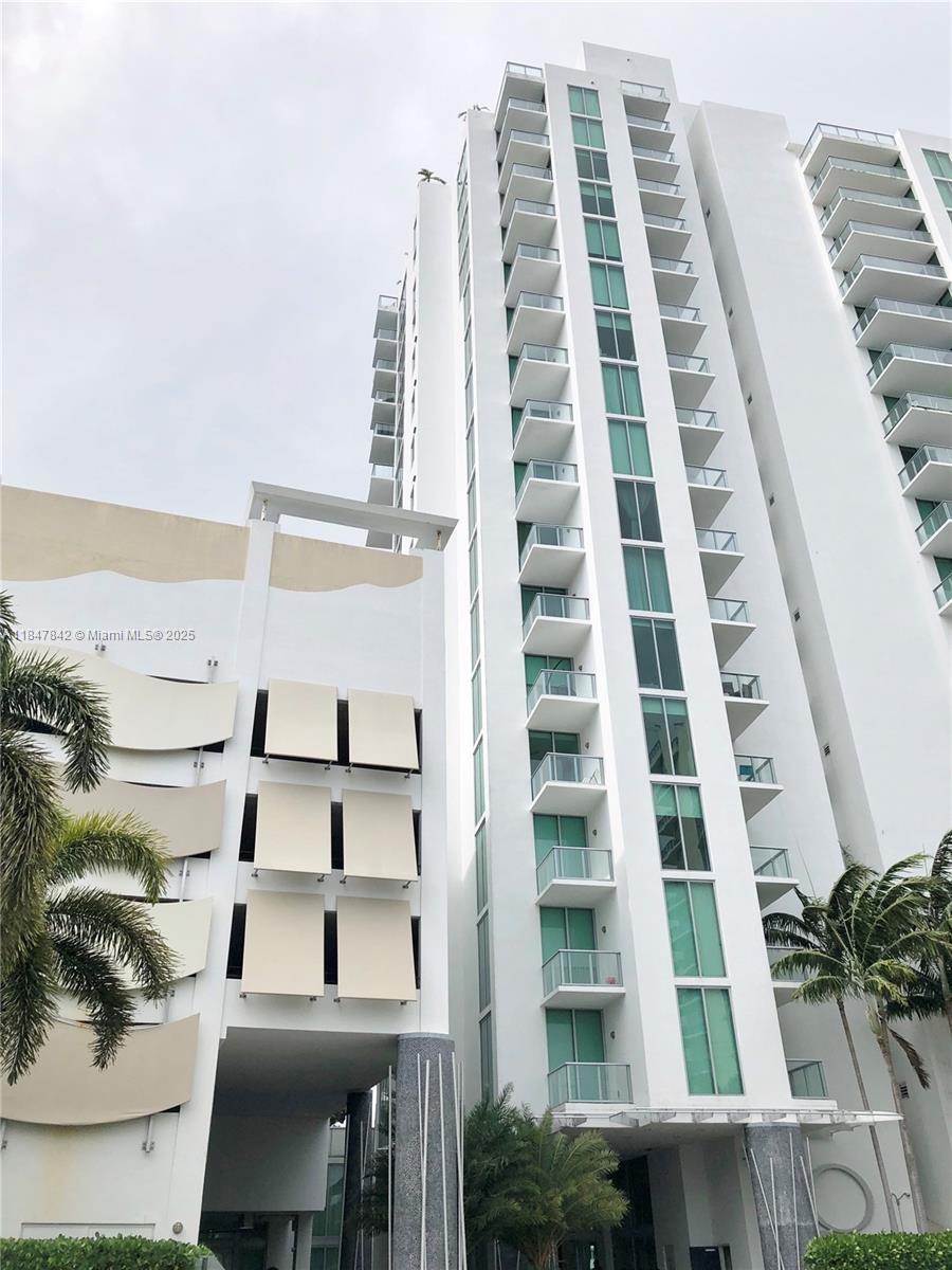 ELOQUENCE ON THE BAY COND - Residential