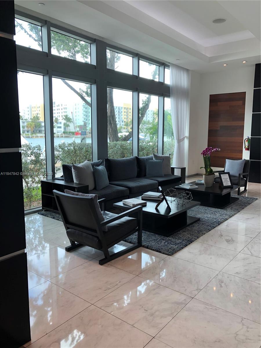 ELOQUENCE ON THE BAY COND - Residential