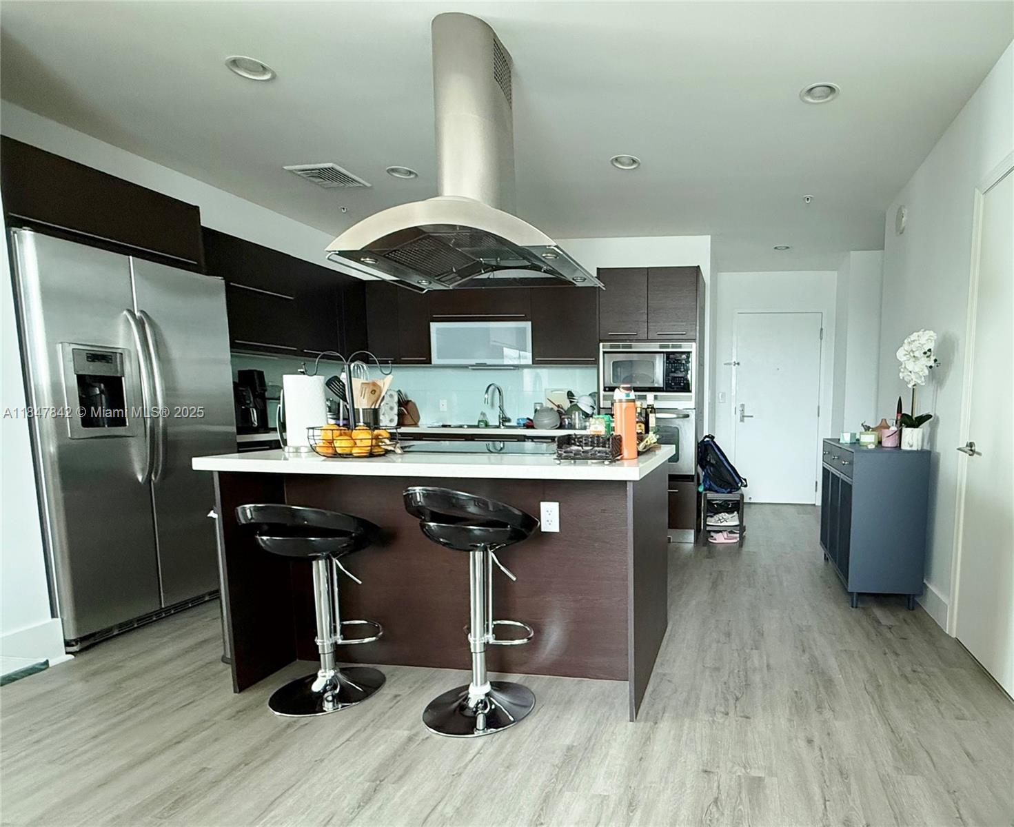 ELOQUENCE ON THE BAY COND - Residential