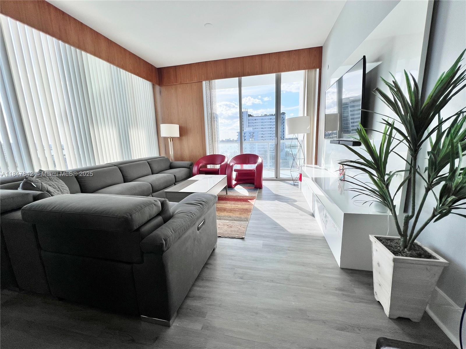 ELOQUENCE ON THE BAY COND - Residential