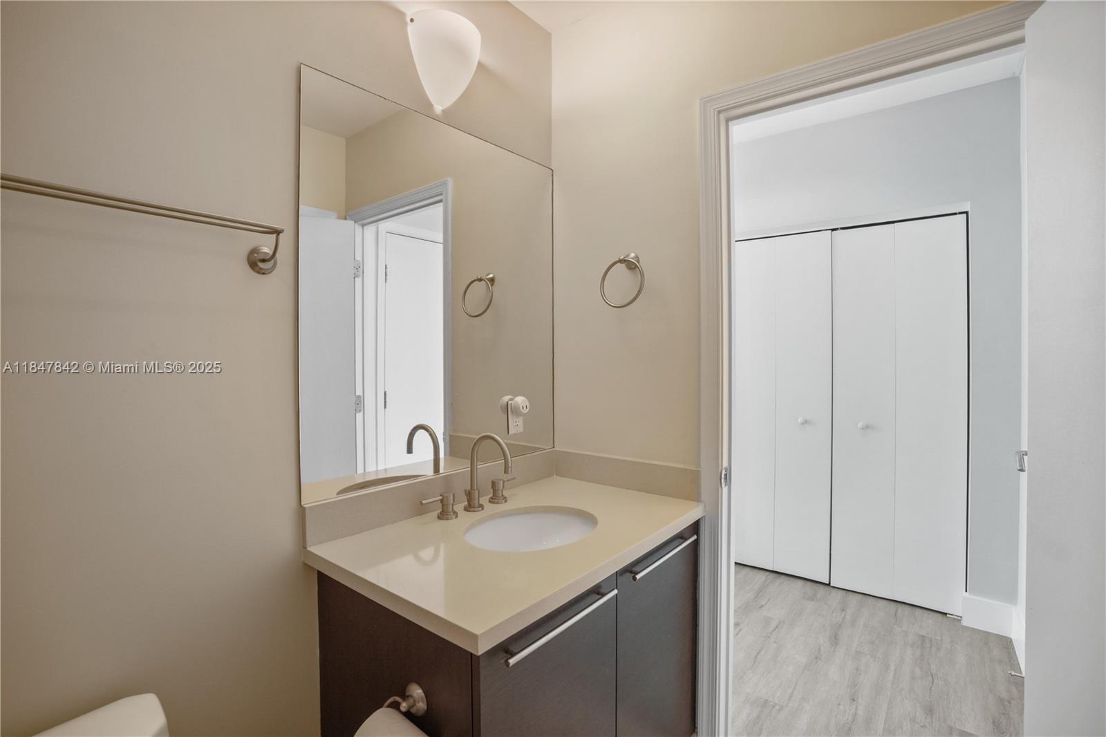 ELOQUENCE ON THE BAY COND - Residential