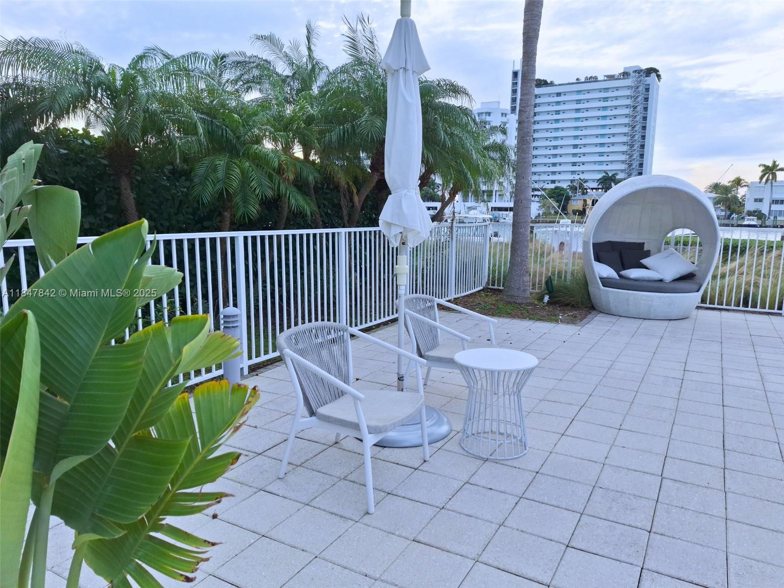 ELOQUENCE ON THE BAY COND - Residential