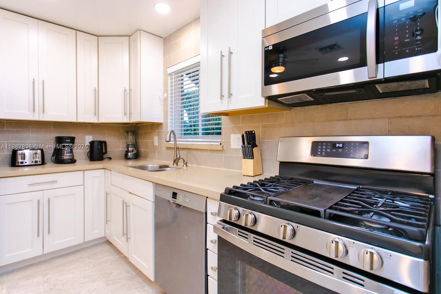 HOLLYWOOD - Residential