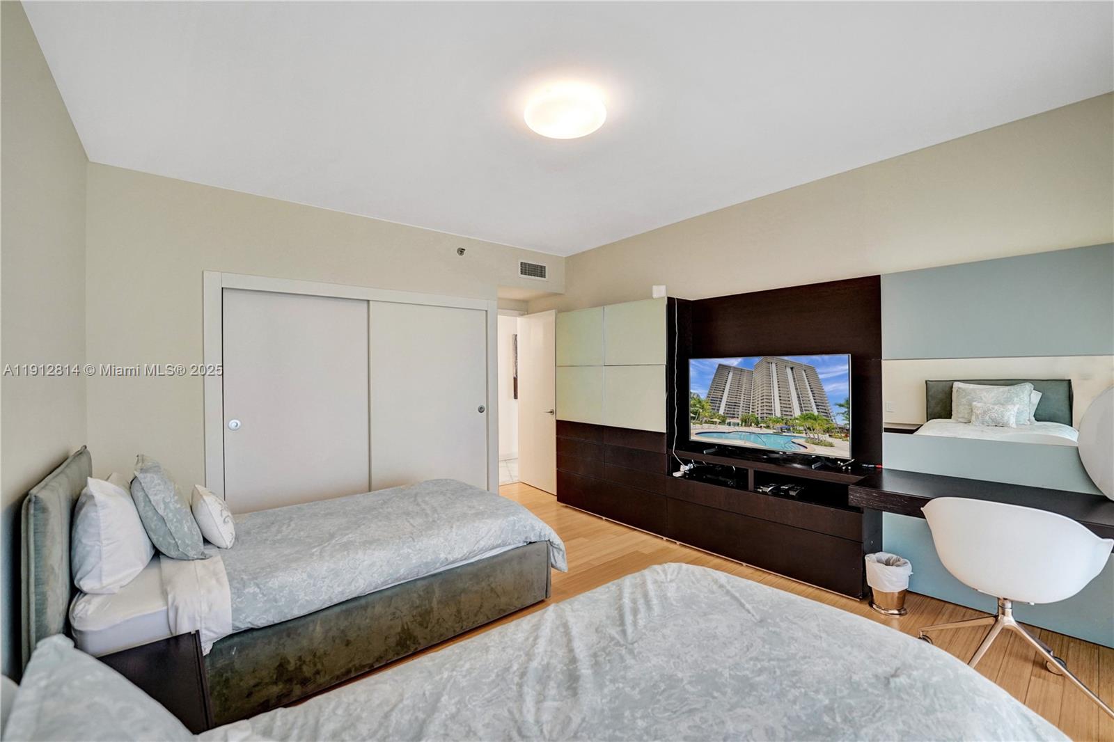 HAMPTONS WEST - Residential