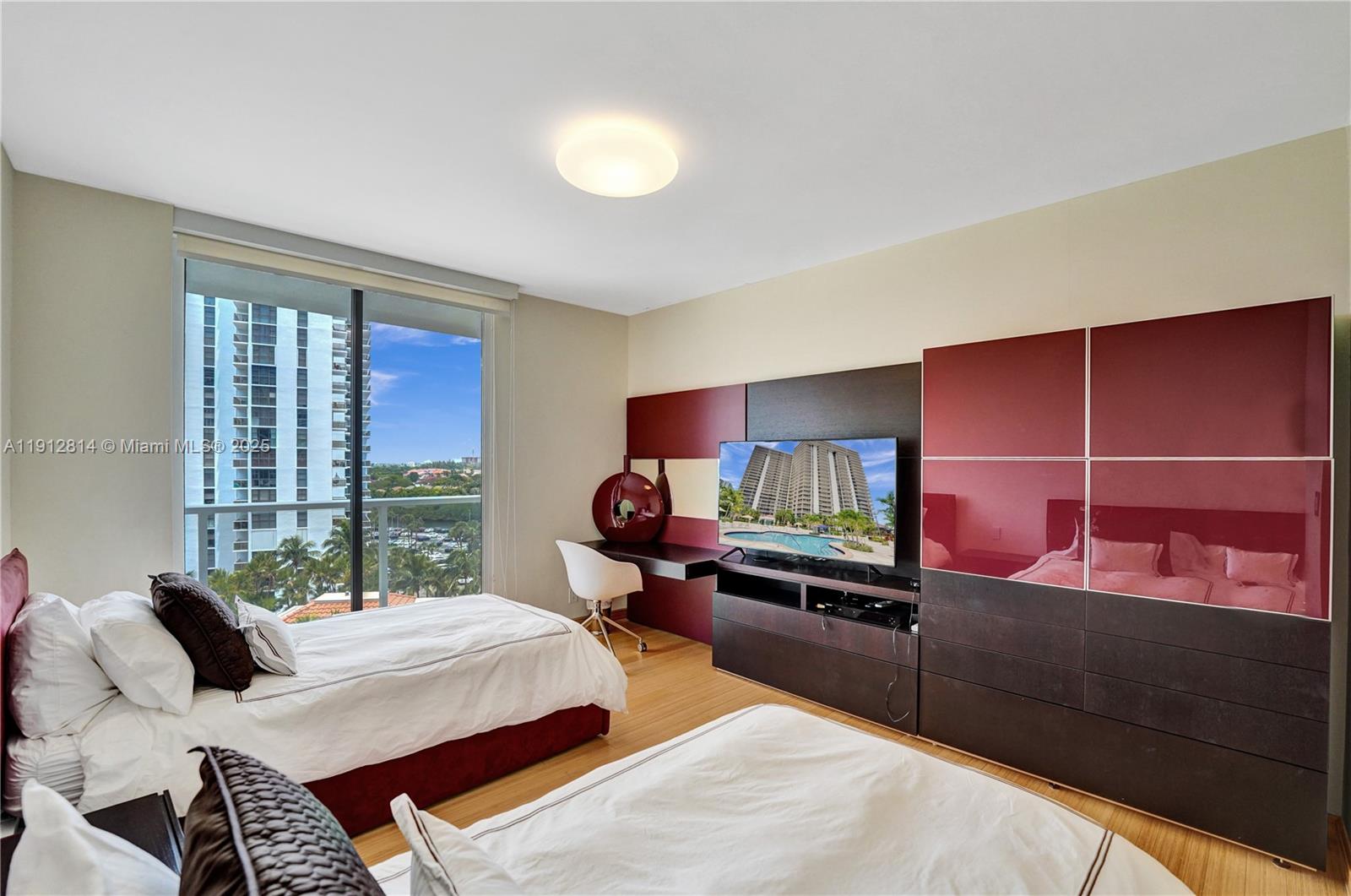 HAMPTONS WEST - Residential