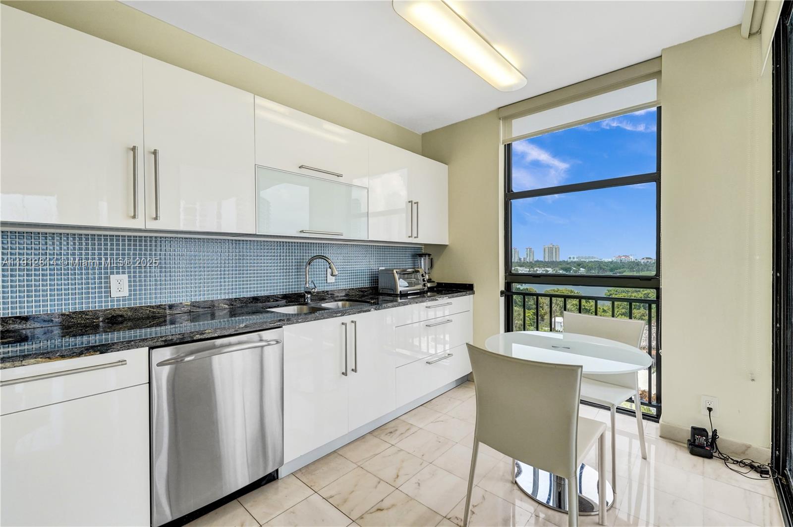 HAMPTONS WEST - Residential