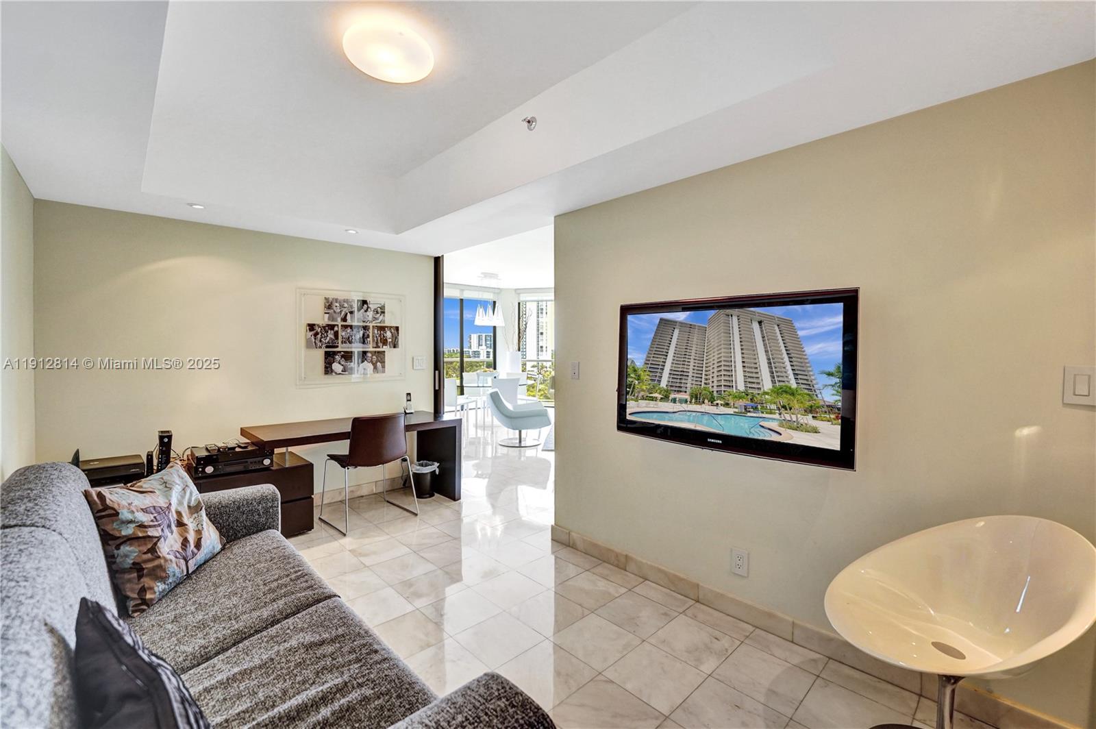 HAMPTONS WEST - Residential