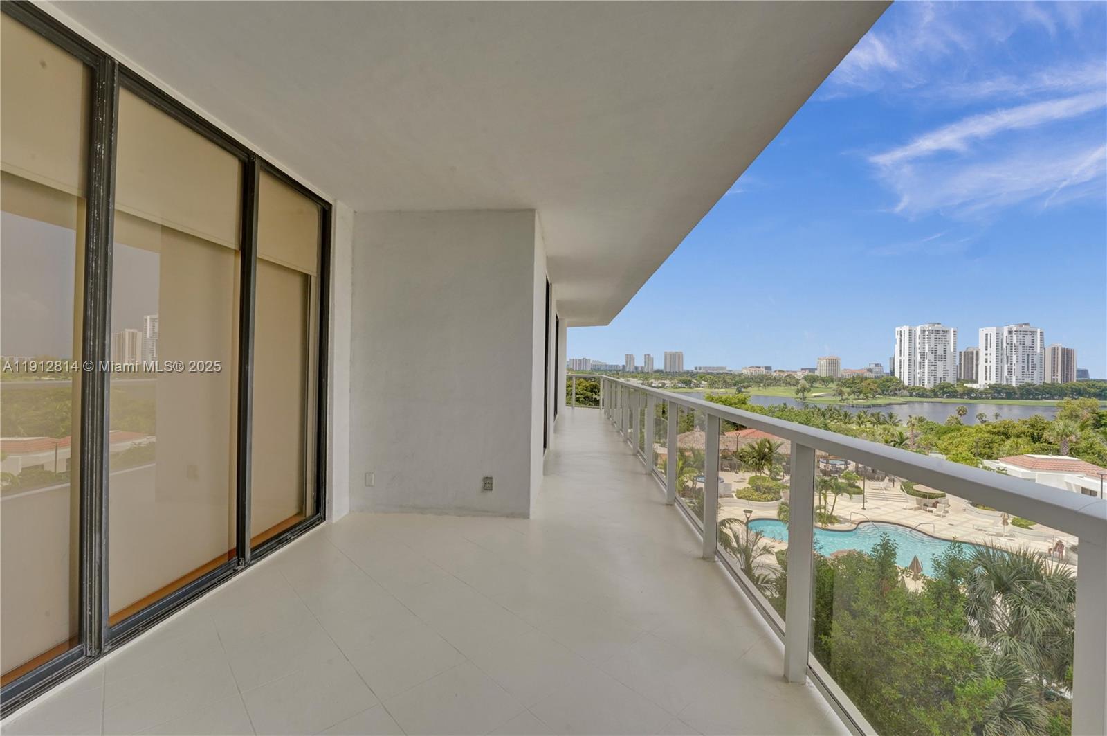 HAMPTONS WEST - Residential